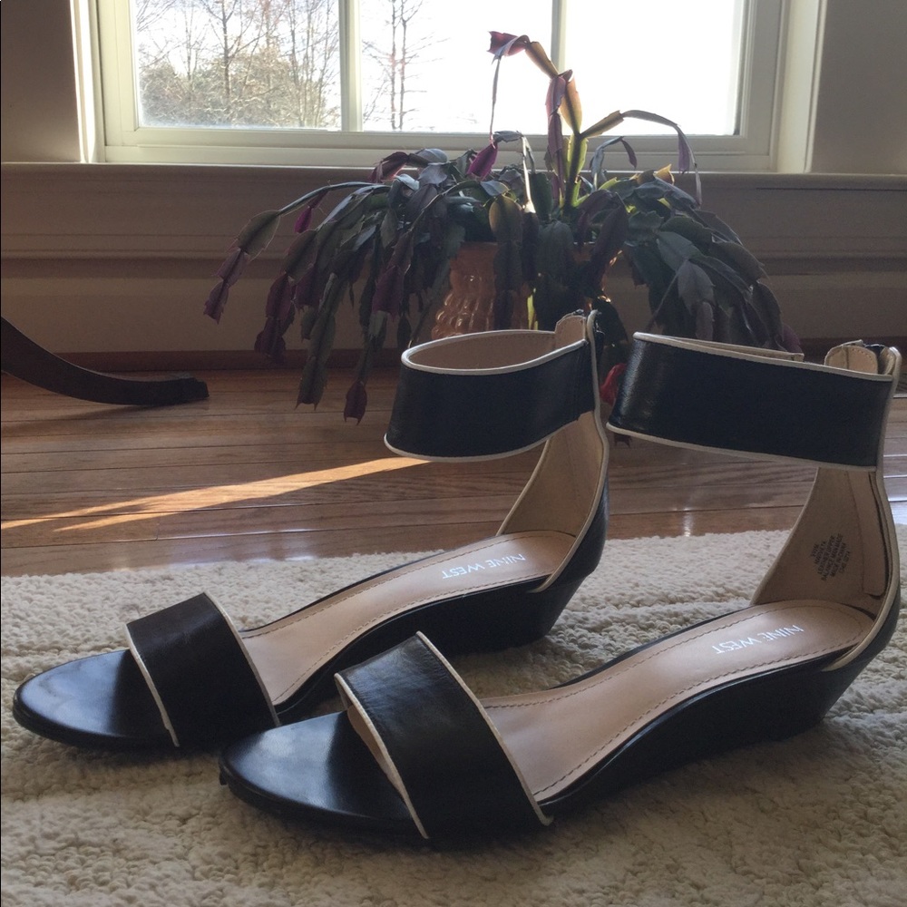 Nine West, Wedged Sandle, Size 9.5